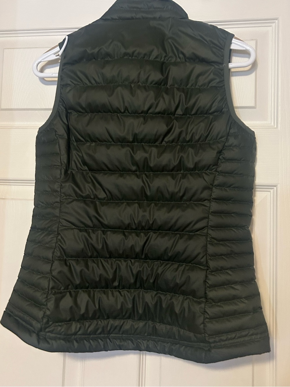 Quince Lightweight Down Packable Puffer Vest - Picture 3 of 16